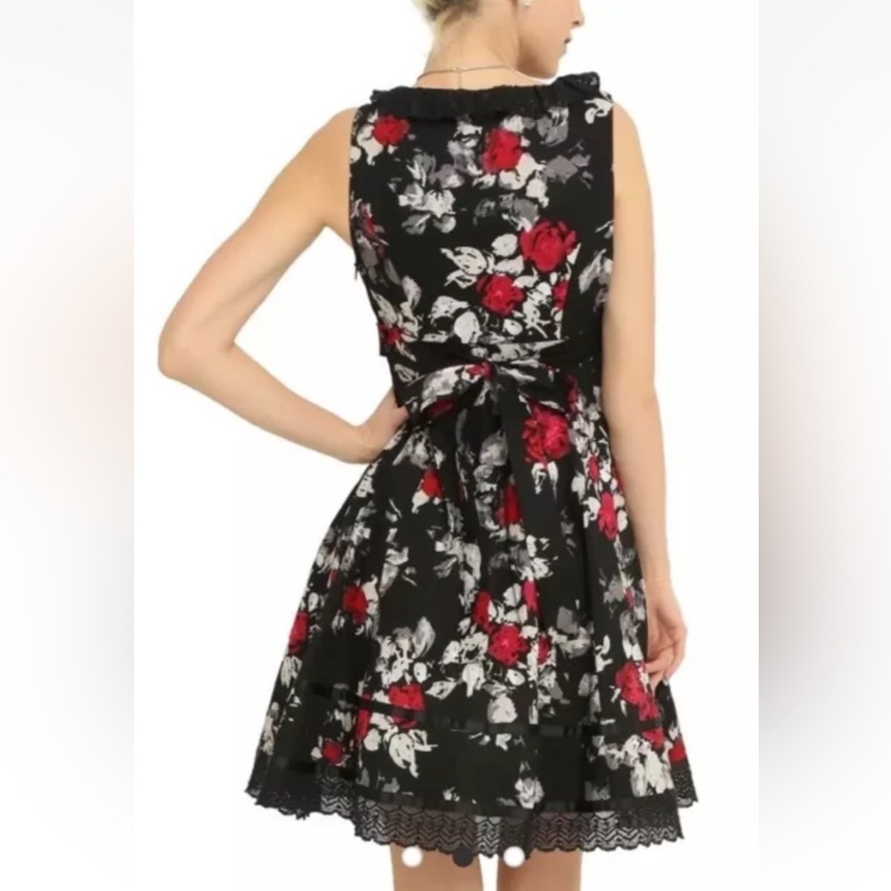 Hot Topic‎ Retro Red and Black Floral Dress Women's Size Small (810) - Picture 2 of 5